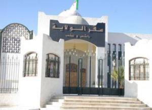 سكان “أولاد عسكر" يغلقون الطريق المحاذي لمقر ولاية جيجل احتجاجا على الأوضاع الصعبة التي يعيشونها