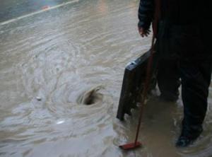 Le moindre orage inonde les villes L'ENTRETIEN DES AVALOIRS DES VOIRIES FAIT DEFAUT