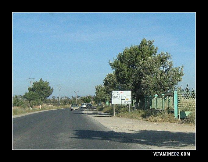 En venant de Porsay, entr&eacute;e de Maghnia, &agrave; droite la fronti&egrave;re
