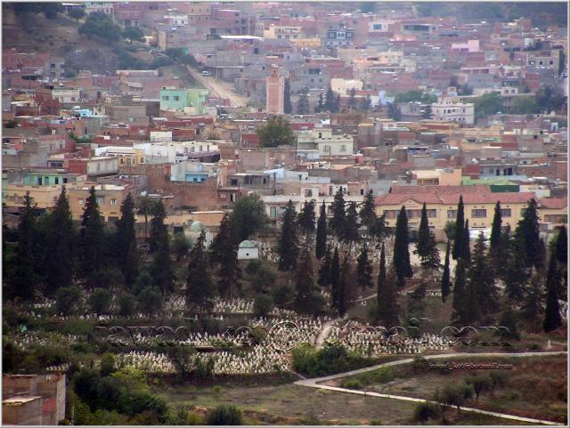 Tlemcen - Vue sur Jamaa el K�bir et le cimeti�re de Nedroma