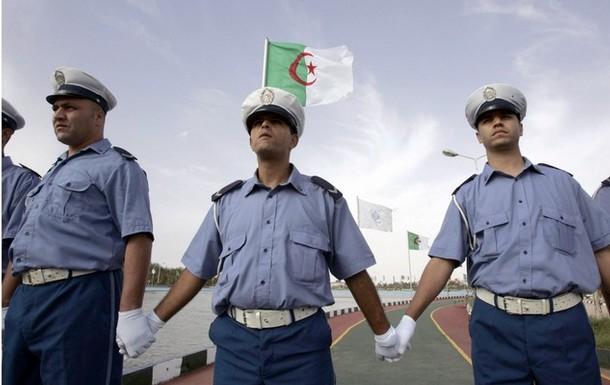 Tlemcen - Police stand guard as Algeria's President Abdelaziz Bouteflika inaugurates