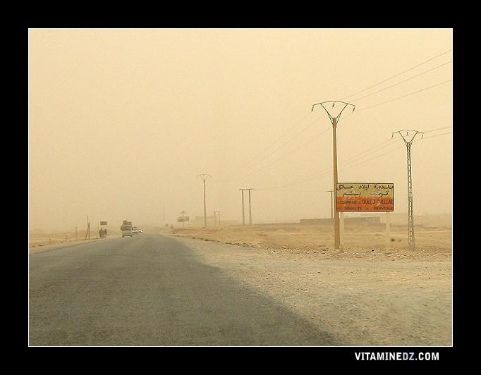 عاصفة رملية عند مدخل بلدية أولاد جلال 