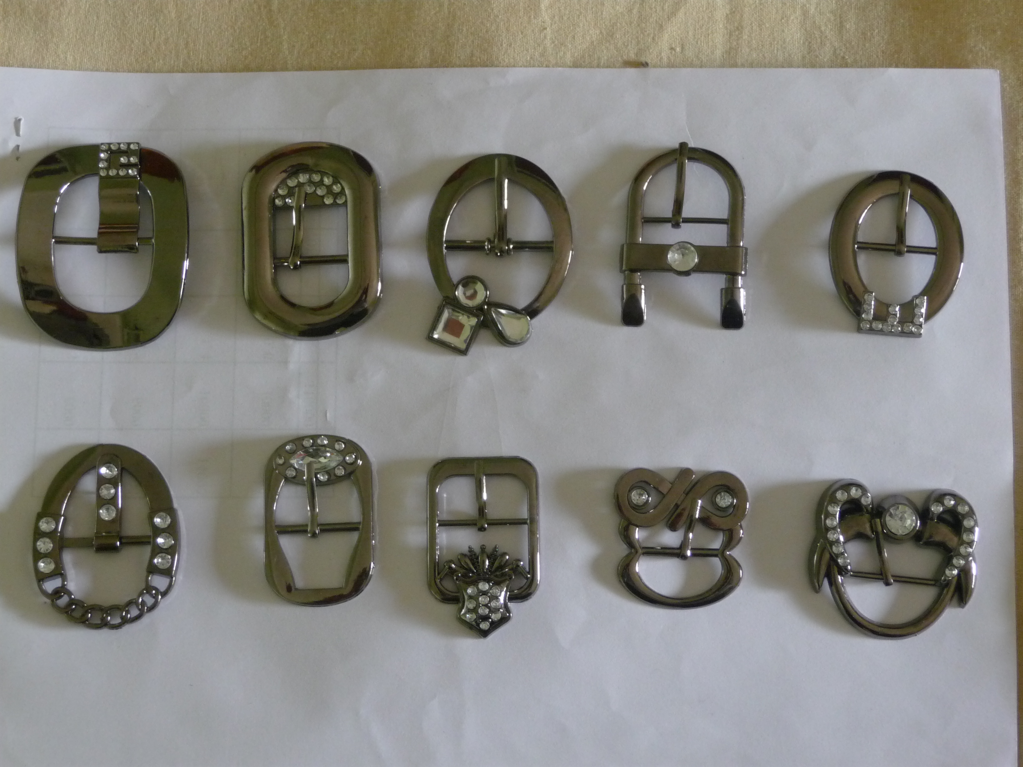 Maroquinerie, boucles, garnitures, chaussures