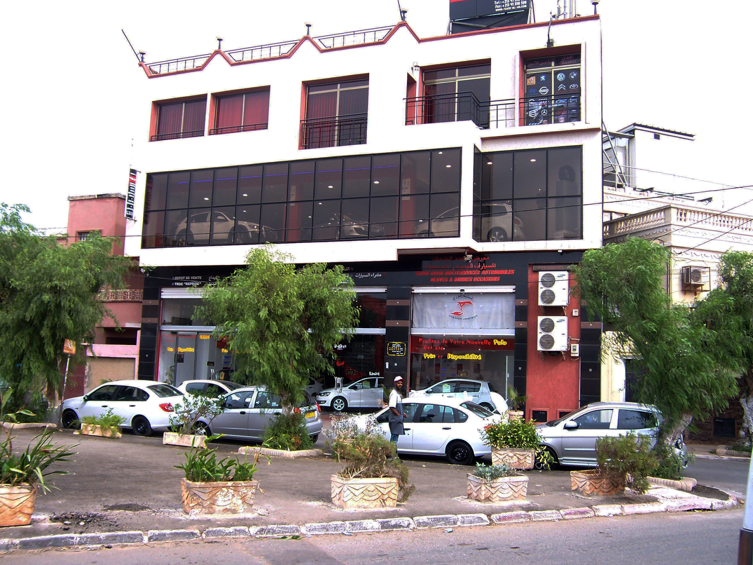 Local commercial toutes commodités à louer (maraval –Oran)