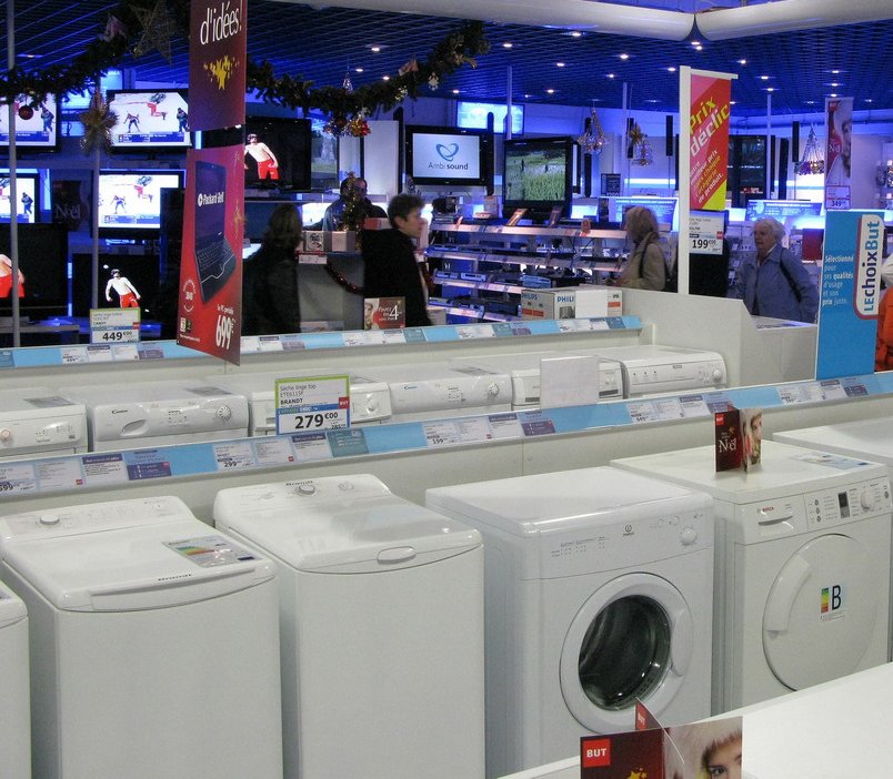 Centre commercial en électroménager et ameubl.