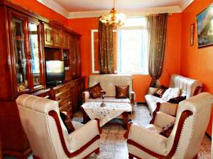 Vend Spacieux F4, a usage Habitation ou Liberal, Bejaia Centre