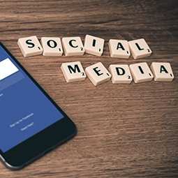 BESOIN DE FAIRE DE LA PUBLICITÉ SUR FACEBOOK SANS BRAQUER UNE BANQUE ?