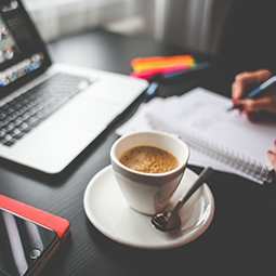 BESOIN D’ENGAGER UN RÉDACTEUR POUR VOTRE BLOG SANS DÉPENSER UNE FORTUNE ?