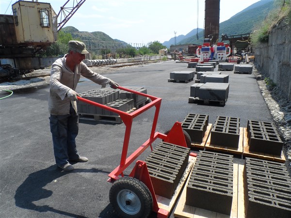 Mini Prs 402 Semi-Automatique : Machine a Pavé, Machine Pavé occasion, Prix Machine Pavé, Machine Pondeuse de Pavé, Pave Autobloquant, Blocs de béton, Central a Béton fixe, Central a Béton mobile