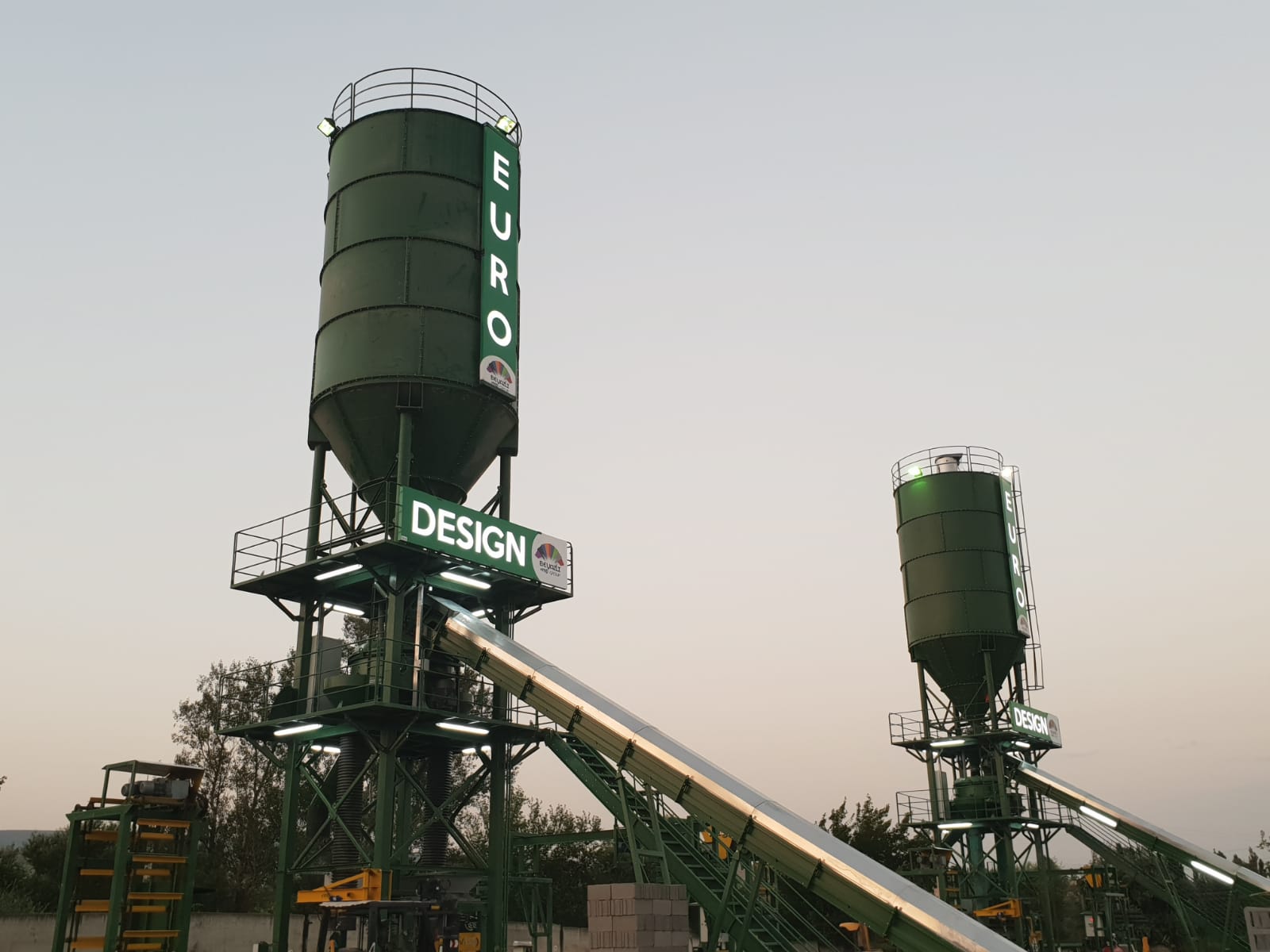 Compact classic machine parpaing brique pavé bordure