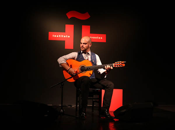 Guitare flamenca  avec  Alberto López  le samedi, 30 mars 2019, à 19h30,  à la Basilique de Notre Dame d’Afrique.