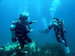 PLAONGEE SOUS MARINE