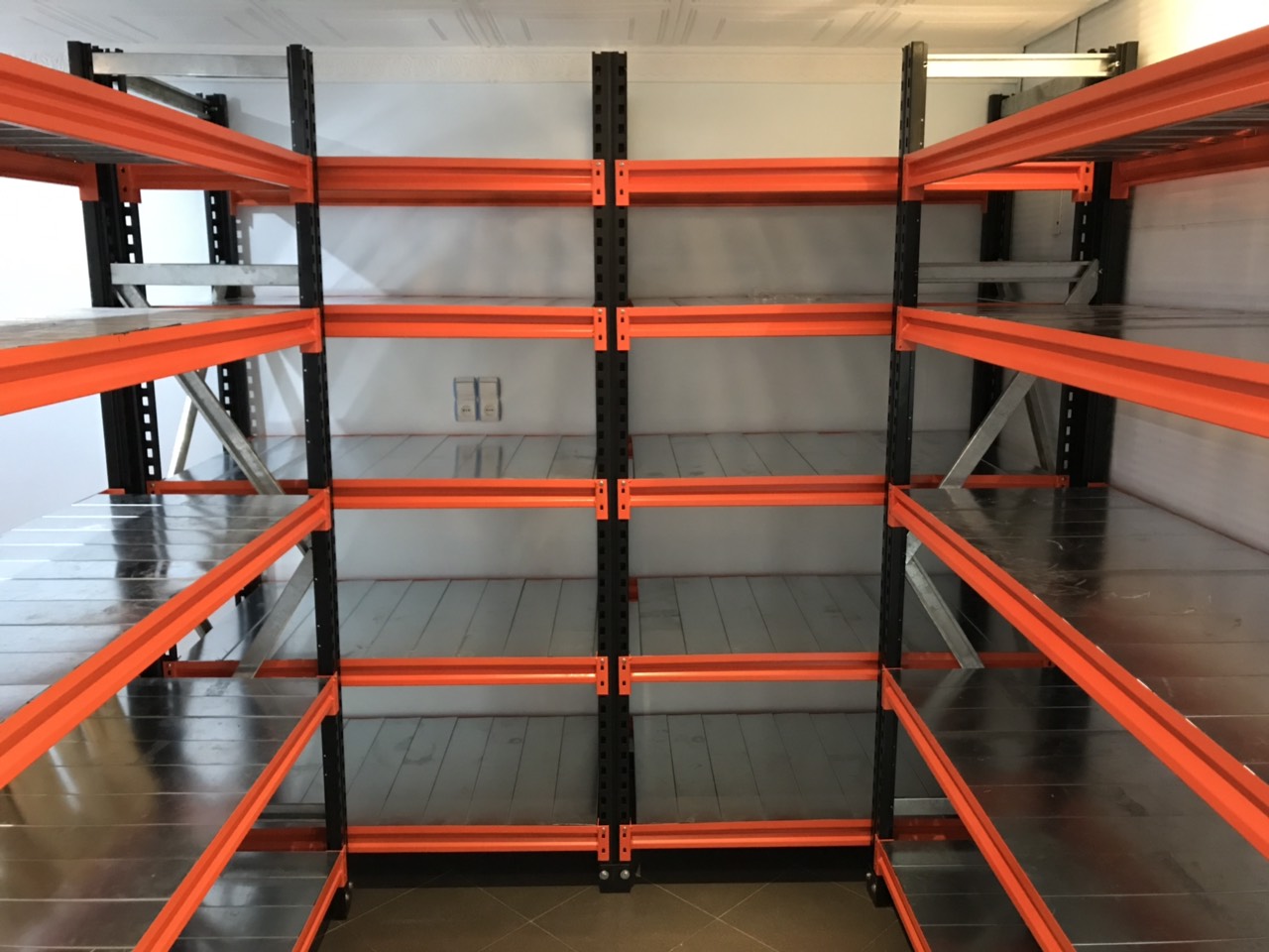 Industrie. Fabrication. Construction & Travaux de menuiserie métallique