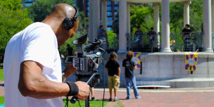 بمناسبة تصوير مسلسل بمدينة أرزيو ( وهران) نحتاج إلى ممثليين و مبتدئين في أدوار وأدوار ثانوية CASTING PETITS ROLES