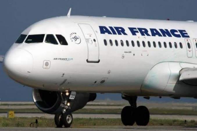 بيان القنصلية الفرنسية بالجزائر: الخطوط الجوية الفرنسية تعلن استئناف رحلاتها من الجزائر بداية من غدا الاثنين