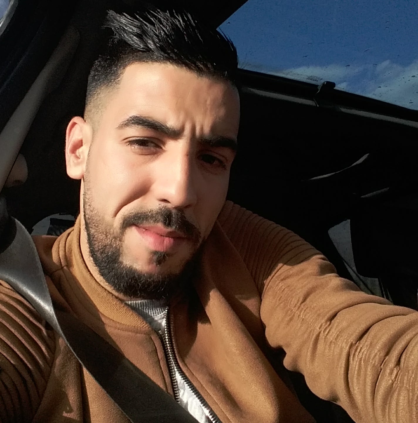 ابحث عن فتاة من بسكرة