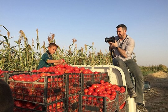 Êtes-vous un vidéaste ou un photojournaliste qui souhaite couvrir un sujet social, économique, politique ou culturel d'une manière photojournaliste ?