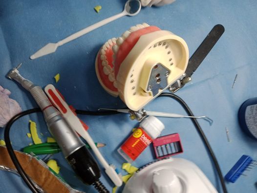 Formation sur les préparations de dents pour facettes