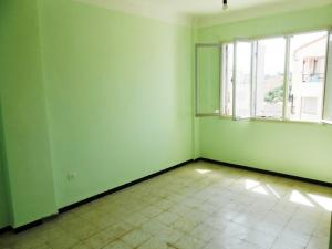 Vend Appartement F3 RDC à Tala Ouriane, Bejaia Ville
