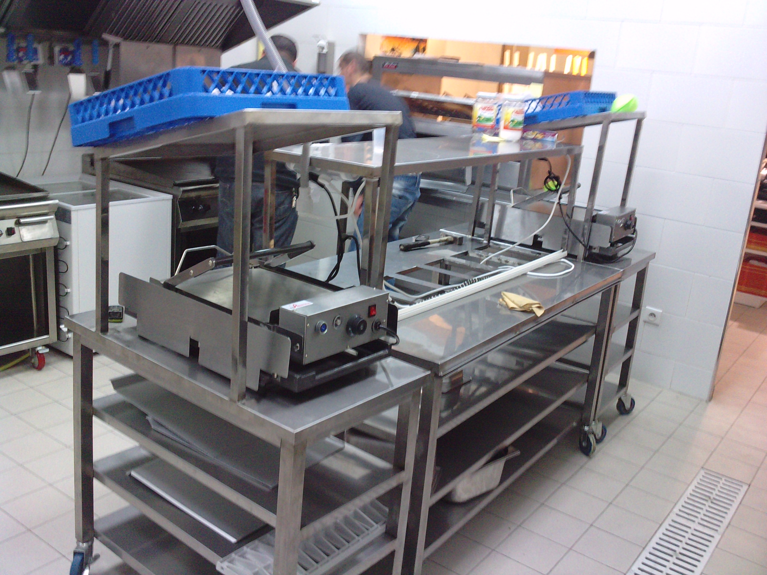 Fabricant de materiel pour restaurants et cuisine de collectivité, en inox sur mesur