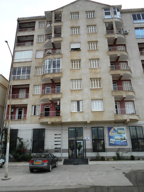 Vend Appartement F4 Dans Une Cité Résidentielle Fermée Avec Parking à Bejaia Ville