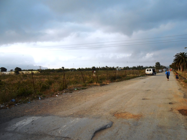 Louons un très beau terrain, idéal pour entreposage, parc ou  port sec