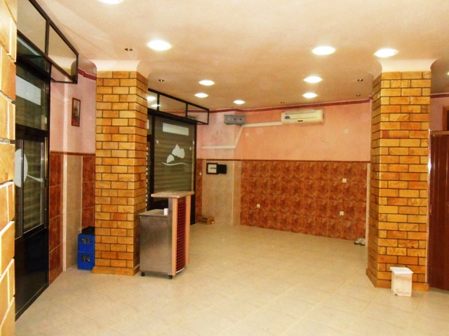 Vend Beau Local Commercial Très Bien Aménagé En Plein Centre Ville De Bejaia