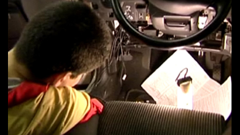 Un électricien auto à Oran