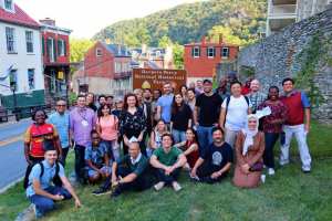 هل أنتم في منتصف مساركم المهني وتمتلكون خمس سنوات من الخبرة؟