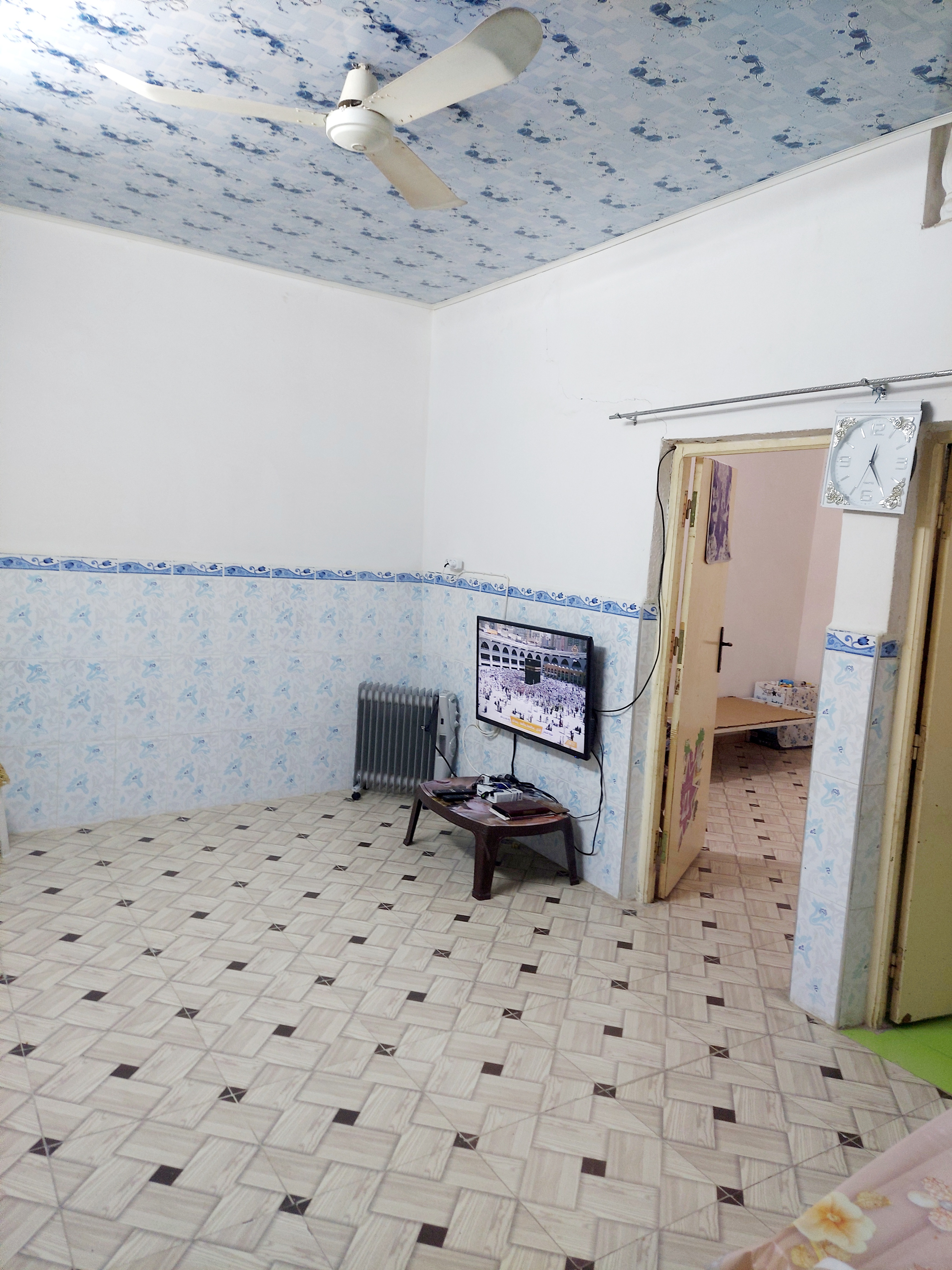 حي بني ثور ،شارع الاستقلال ،ورقلة ، مقابل مسجد أبي يعقوب