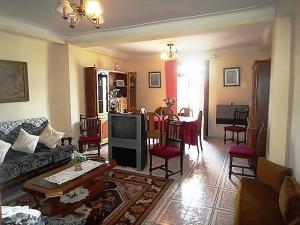 Vend Un Spacieux Appartement F5 Propre et Bien Entretenu à Bejaia Ville