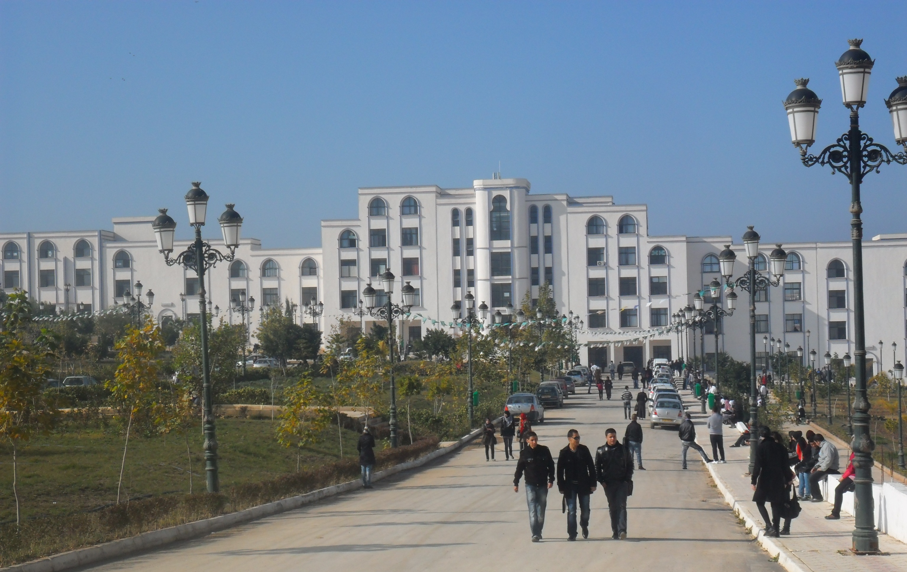 المركز الجامعي بغليزان