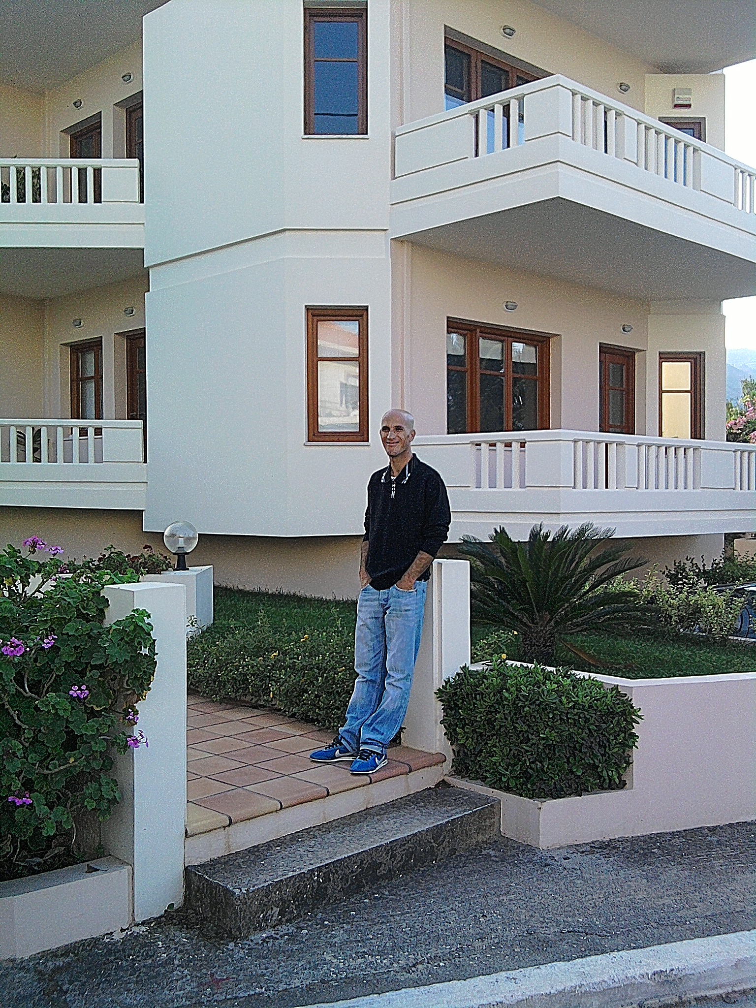 البحث عن مفقودين باليونان