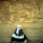 LES TOUAREGS ET NOUS : UNE RELATION TRIANGULAIRE ?