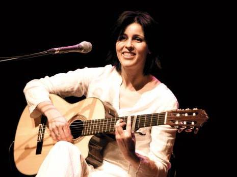 En tournée en Algérie                                La chanteuse Souad Massi