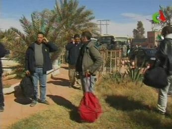 عدد من العمال المحررين من الحصار الإرهابي بإن أميناس ينحدرون من سكيكدة                                أول اتصال من رهينة محررة يقطن بفلفلة في سكيكدة