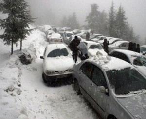 طرق مقطوعة أمام حركة المرور بسبب التقلبات الجوية الأخيرة .. تيزي وزو والبويرة ومعسكر وسعيدة أكثر الولايات تضررا