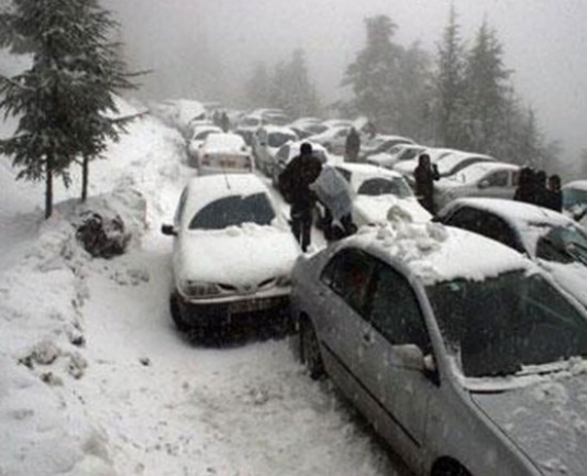 طرق مقطوعة أمام حركة المرور بسبب التقلبات الجوية الأخيرة .. تيزي وزو والبويرة ومعسكر وسعيدة أكثر الولايات تضررا