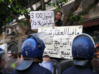 بعد سكان الأحياء القصديرية والبناءات الهشة.. المكتتبون في السكن التساهمي و