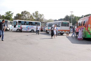 رفضا لزيادة أسعار النقل الحضري : احتجاجات وقطع الطرقات في عدة بلديات بالشلف