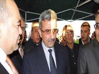 Le ministre de la jeunesse et des sports à Mascara 'Les APC doivent s'impliquer dans la gestion des clubs