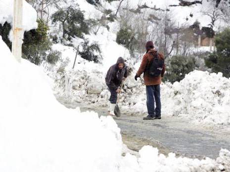 De Nombreuses localités bloquées par la neige Intempéries