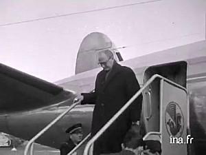 6 février 1956 à Alger : les ultras humilient Guy Mollet.