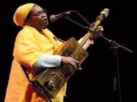 CONCERT À IBN KHALDOUN DE HASNA EL-BECHARIA Retrouvailles sur des airs de diwane