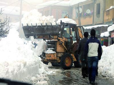 Plusieurs routes coupées à la circulation à cause des fortes chutes de pluie et de neige