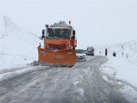 Plus de 300 engins engagés à Tizi-Ouzou pour le déneigement des routes