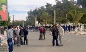 يطالبون بفرص عمل في الشركات البترولية : عشرات البطالين ينتفضون أمام مقر ولاية الأغواط