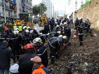 سقوط سور بشارع بوقارة بالأبيار.. إصابة ثلاثة أشخاص.. والكارثة كادت تحدث