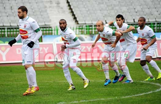 MCA : Yachir, Bouguèche et Djallit pour faire plier Bel-Abbès