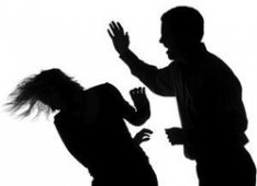 تلميذ يصفع أستاذته أمام زملائه أثناء الامتحان بمستغانم